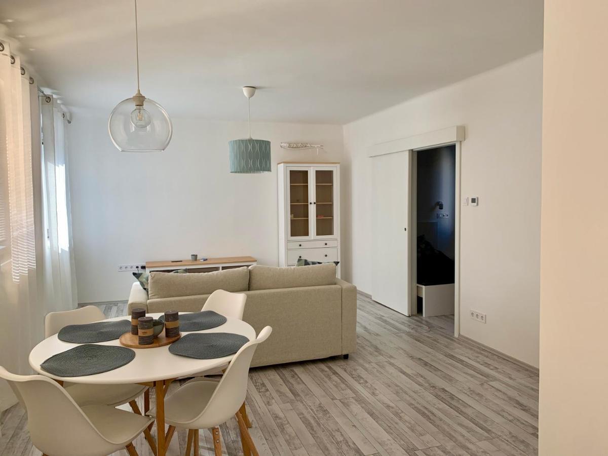 Old Town Apartment Szekesfehervar Bagian luar foto